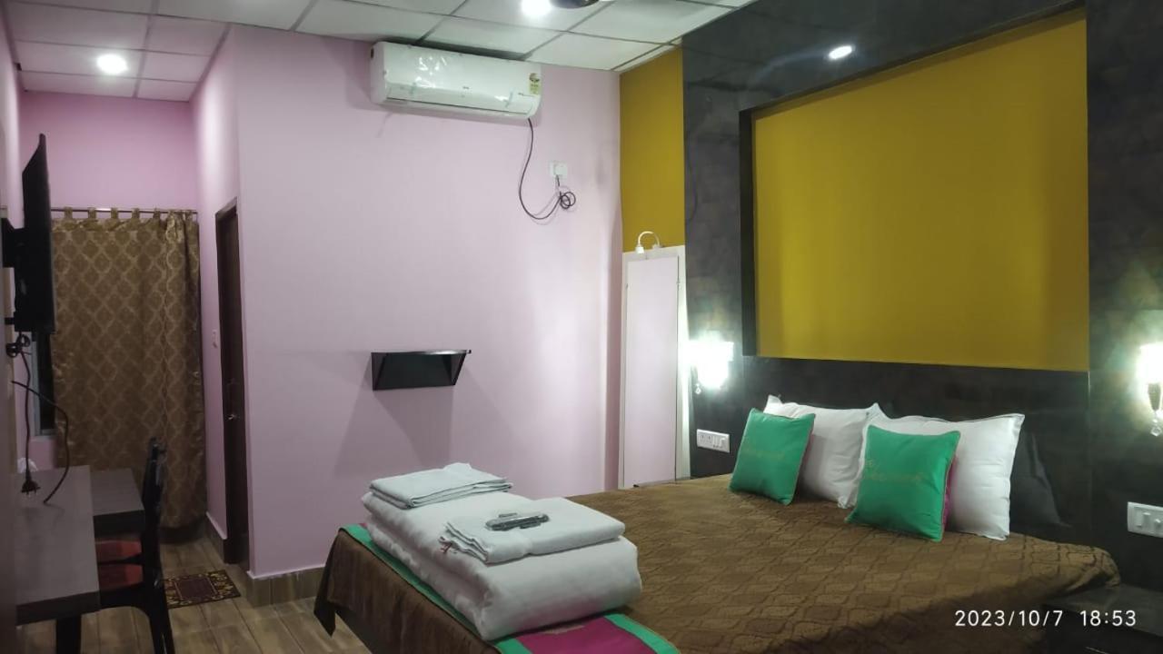 Hotel Shreesh Sitapur ภายนอก รูปภาพ