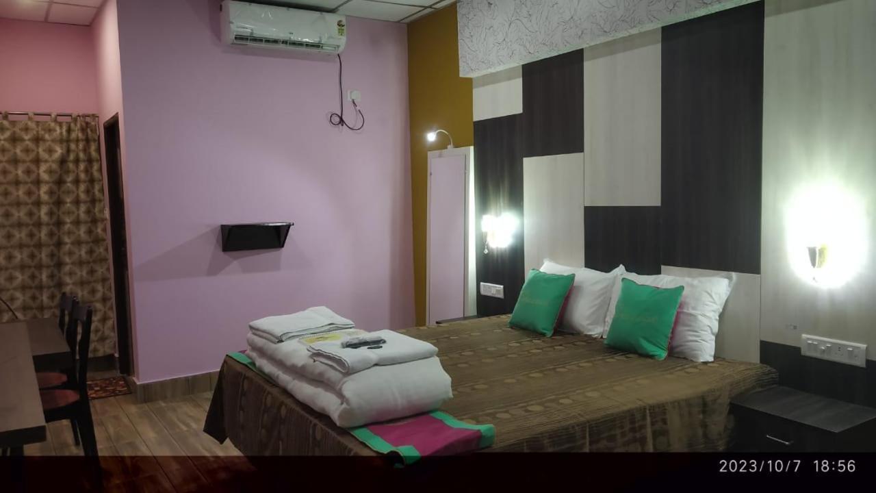 Hotel Shreesh Sitapur ภายนอก รูปภาพ